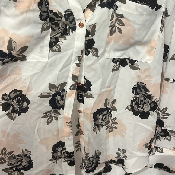 Candie’s Floral Blouse - Picture 5 of 7